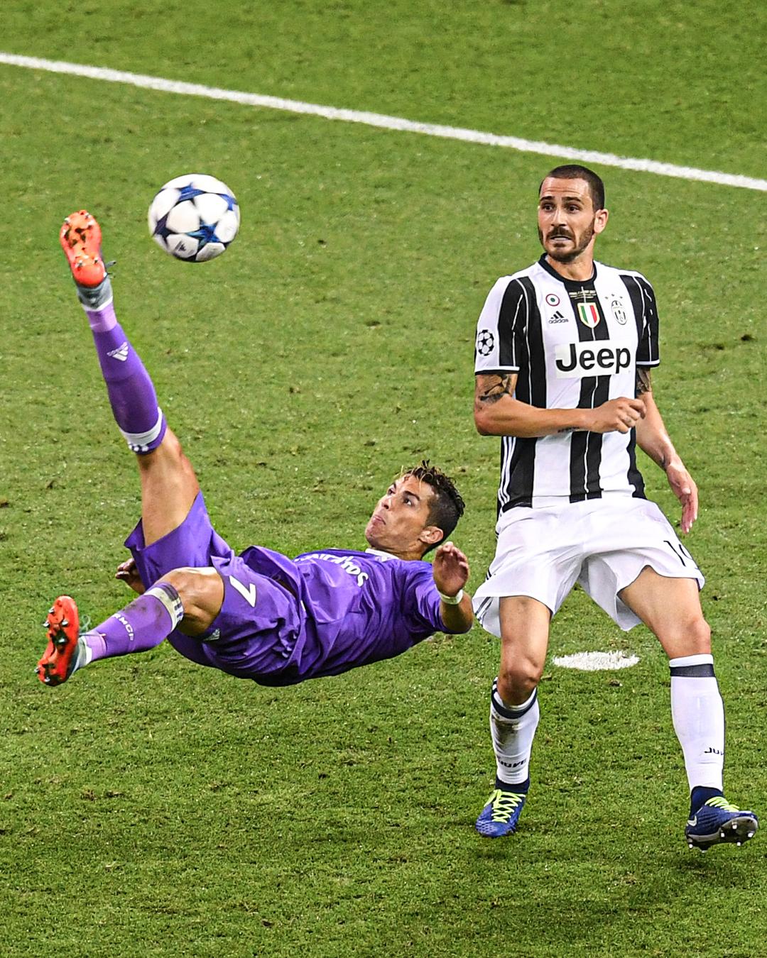 挑起进攻大旗！鲍威尔半场10中5得到16分2篮板1助攻（火力全开！鲍威尔半场10投5中砍下16分外加2篮板1助攻）