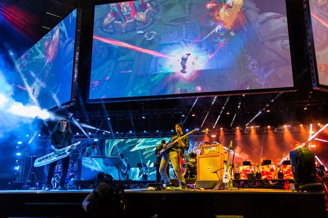 OG 从 Virtus.pro 租借 FL4MUS;